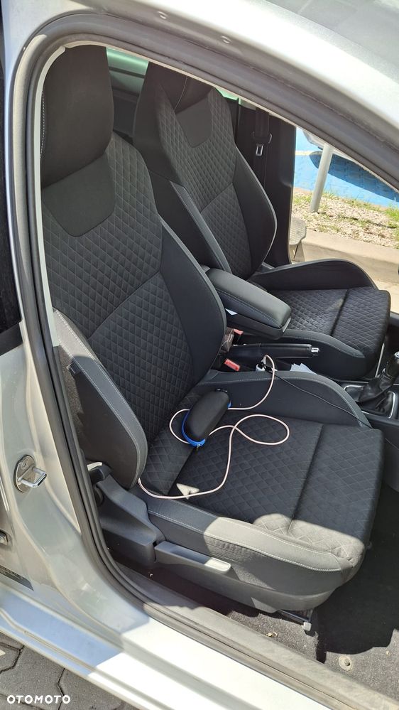 Skoda RAPID 1.2 TSI Ambition - 17