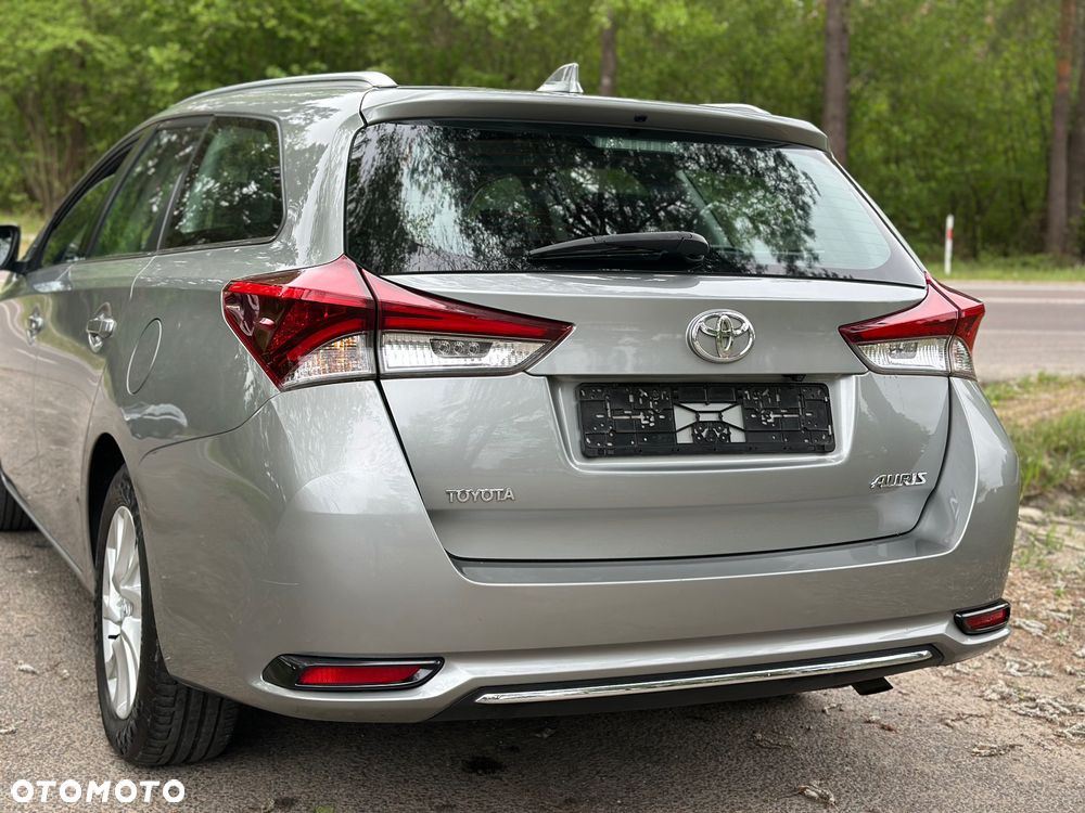 Toyota Auris 1.6 D-4D Premium - 4