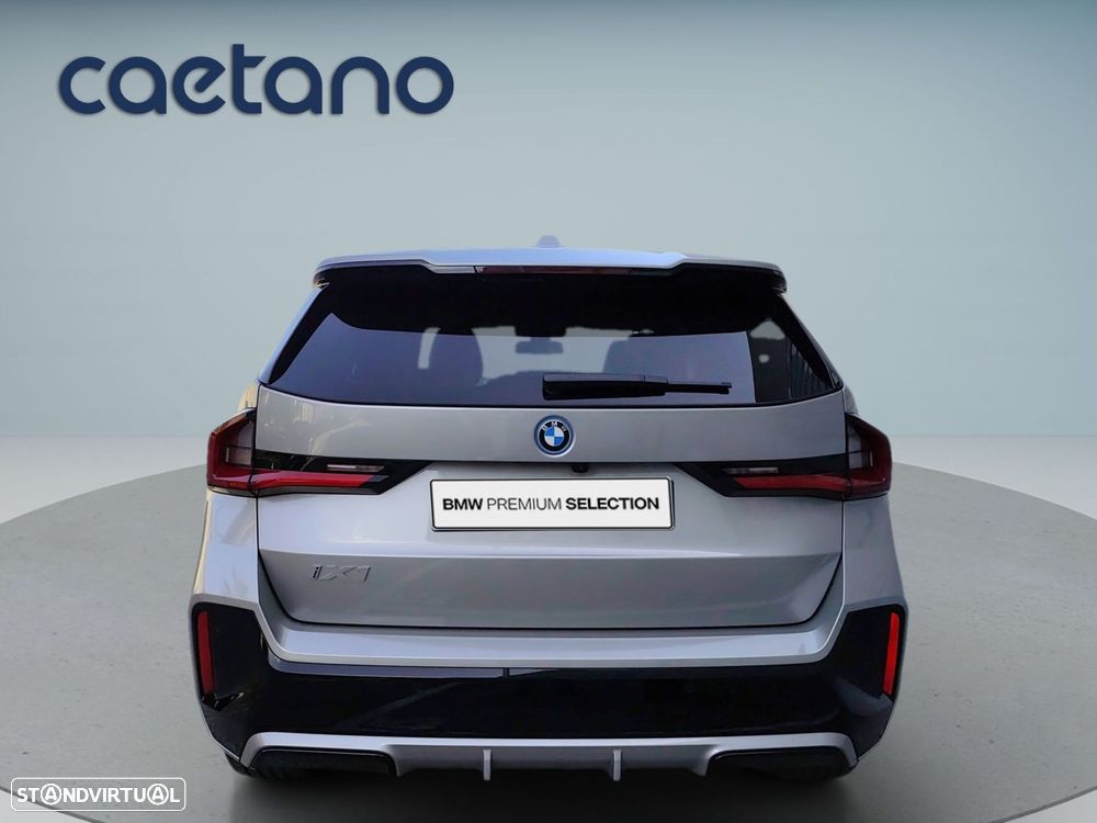 BMW iX1 eDrive20 Pack Desportivo M - 7