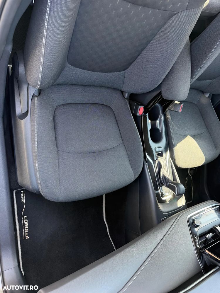 Toyota Corolla 1.8 HSD Business - 19