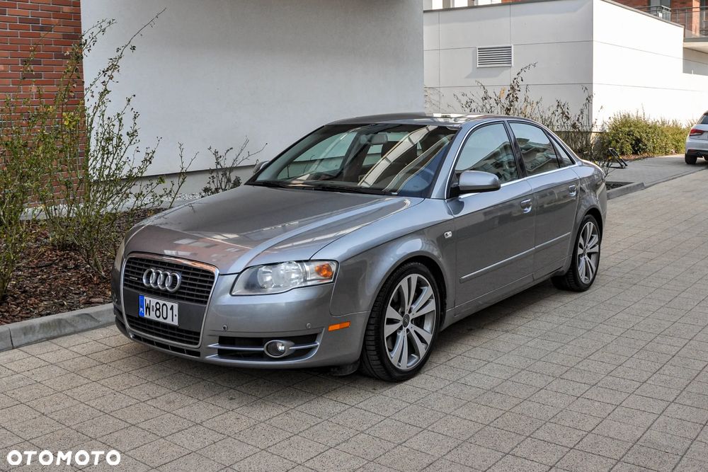 Audi A4 Limousine - 1