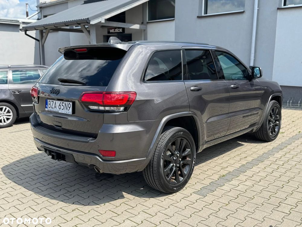 Jeep Grand Cherokee - 17