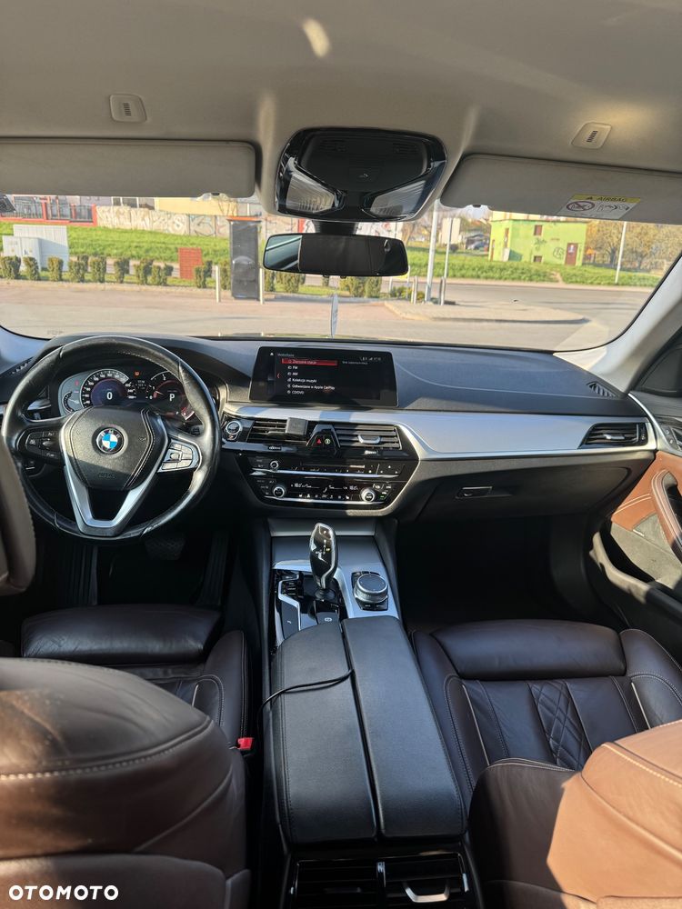 BMW Seria 5 520d xDrive - 13