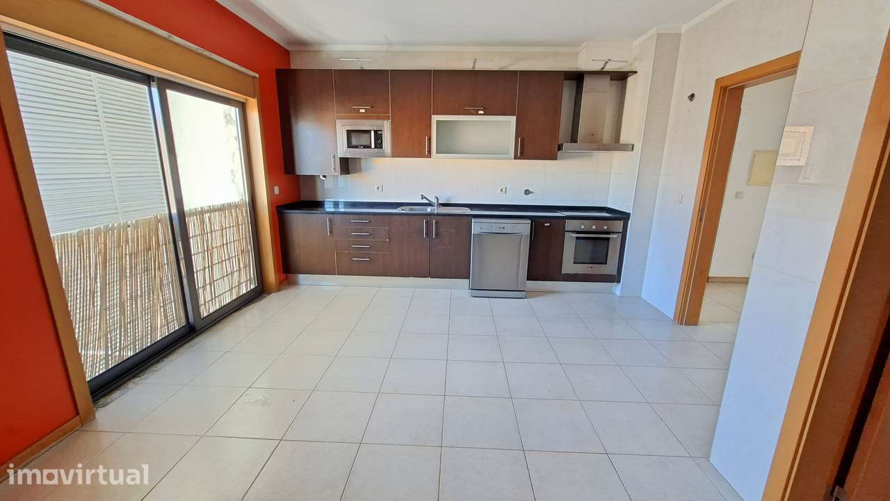 Apartamento T3 com 206m2  Box e 1 lugar estacionamento Pinhal Novo - Grande imagem: 3/17