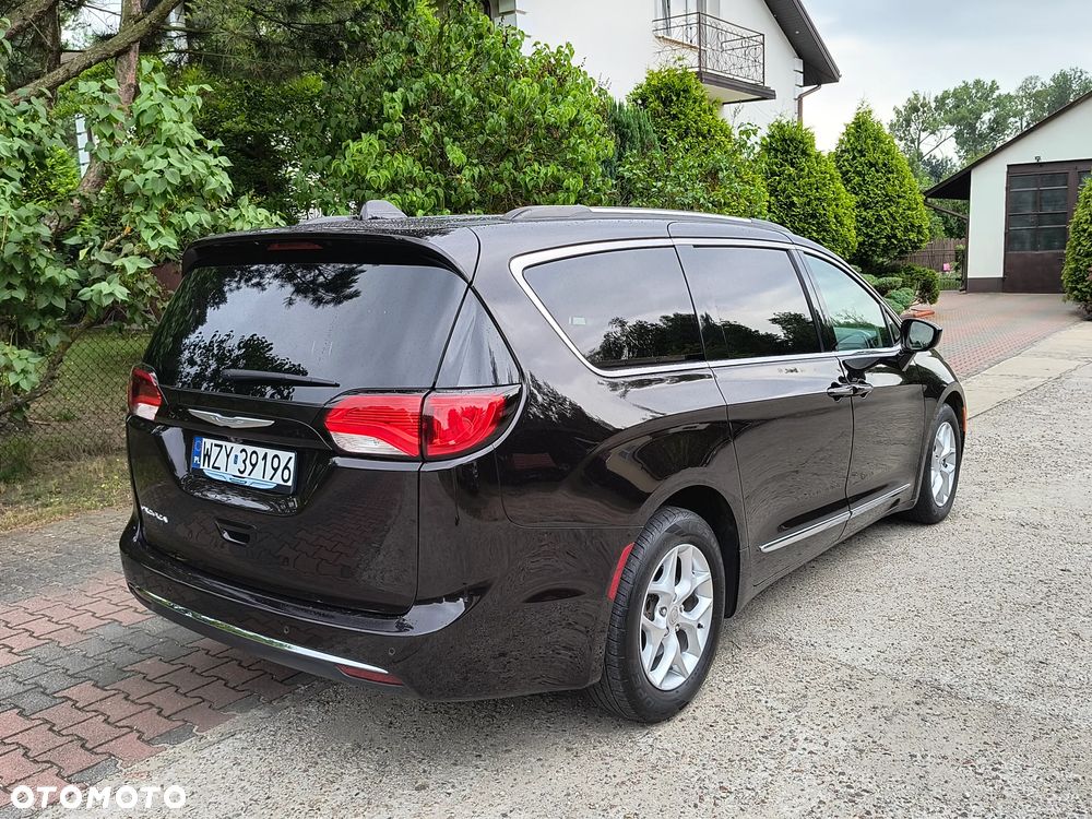 Chrysler Pacifica - 4