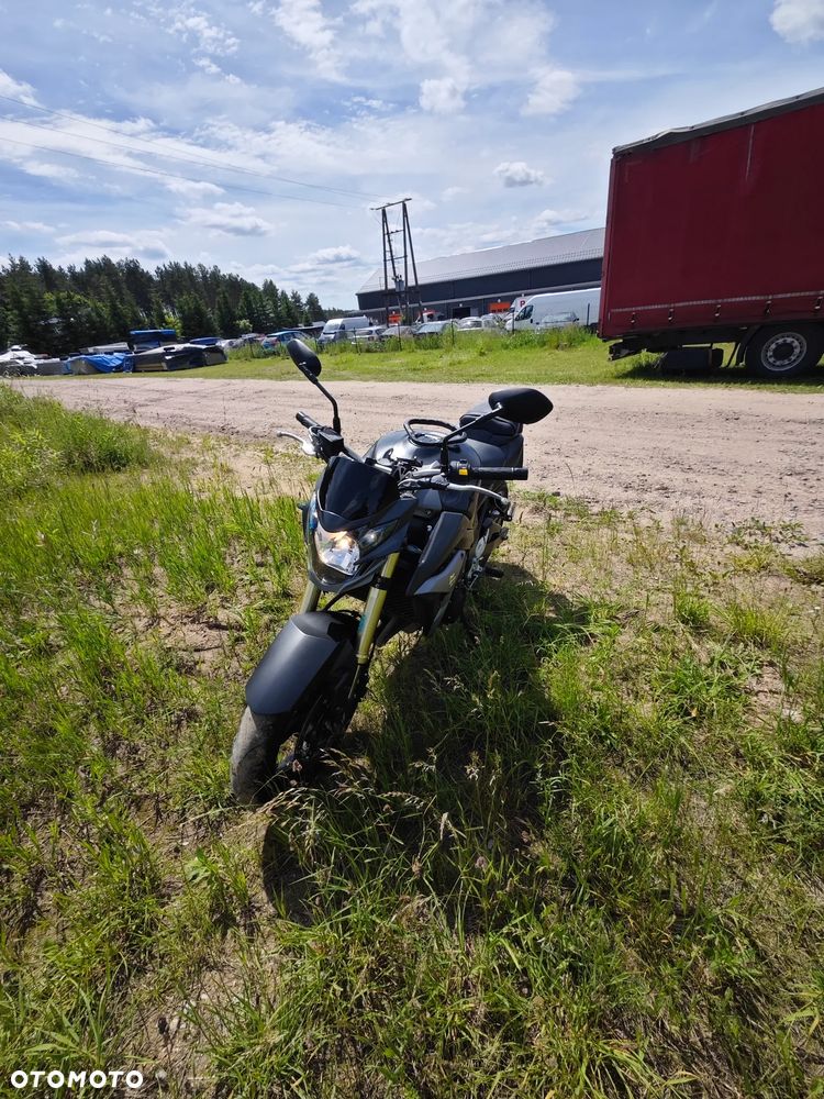 Suzuki GSR - 1