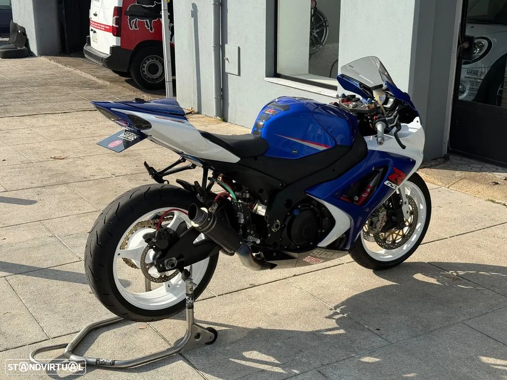Suzuki GSX-R - 11