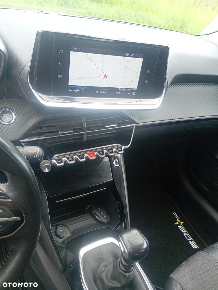 Peugeot 208 - 12