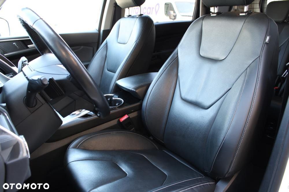 Ford S-Max - 12