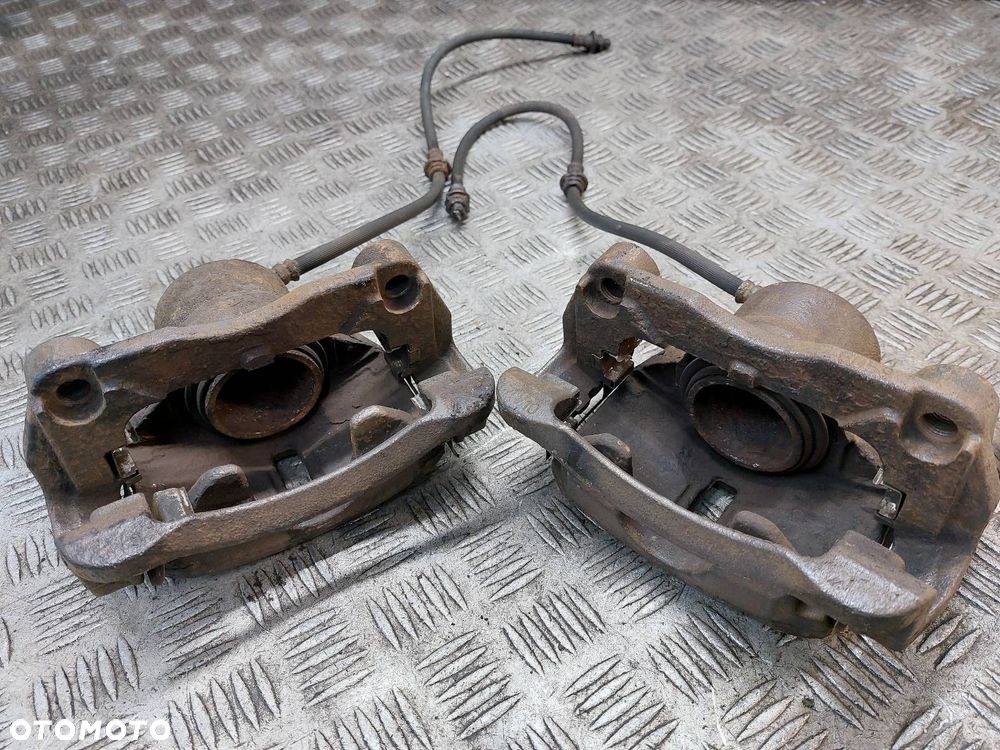 ZACISK HAMULCOWY LEWY + PRAWY PRZÓD X-TRAIL II T31 2.0 DCI - 2