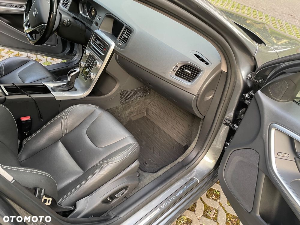 Volvo V60 T5 Geartronic R-Design - 11