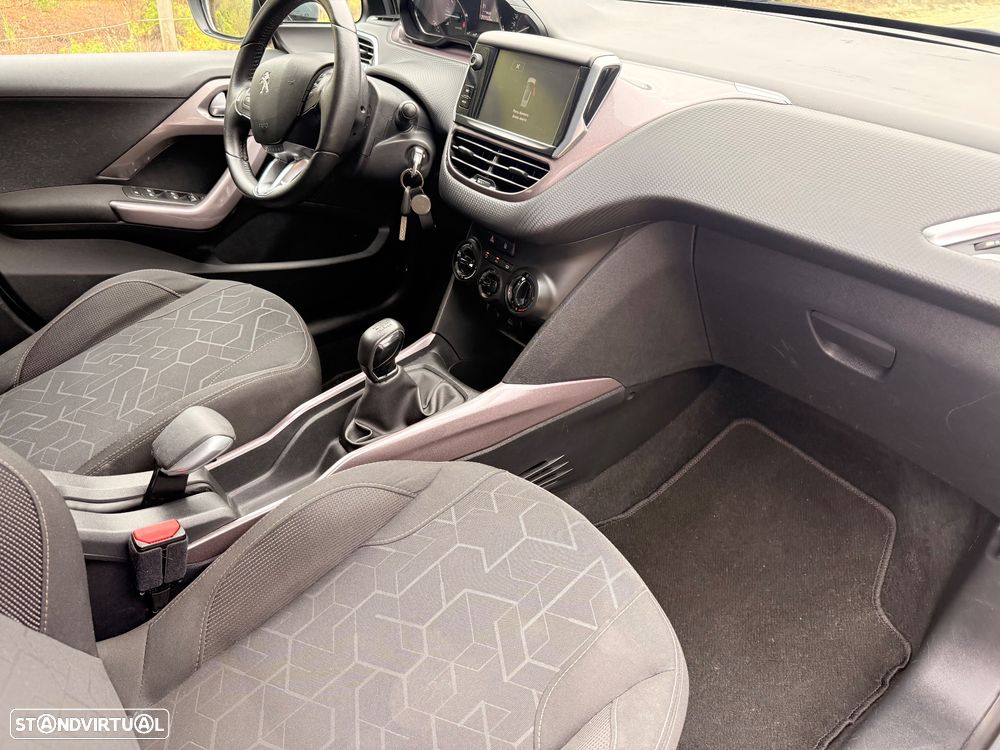 Peugeot 2008 1.2 PureTech Style - 11