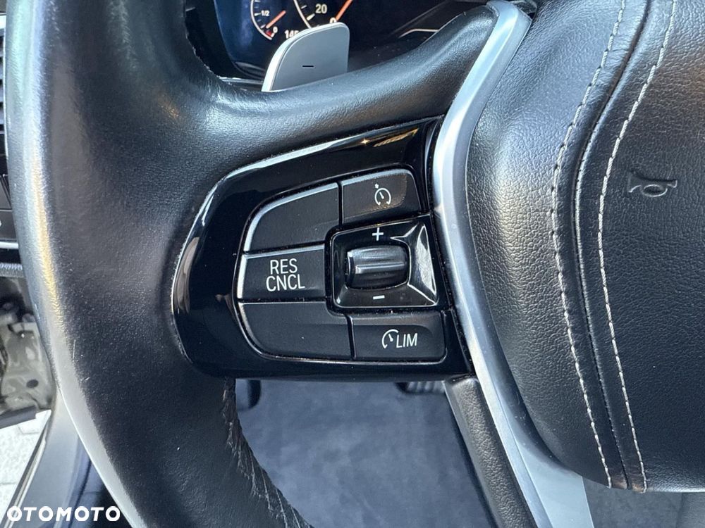 BMW Seria 5 530i xDrive Sport - 17