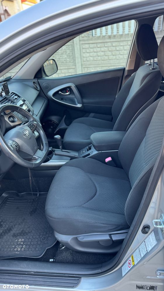 Toyota RAV4 - 9