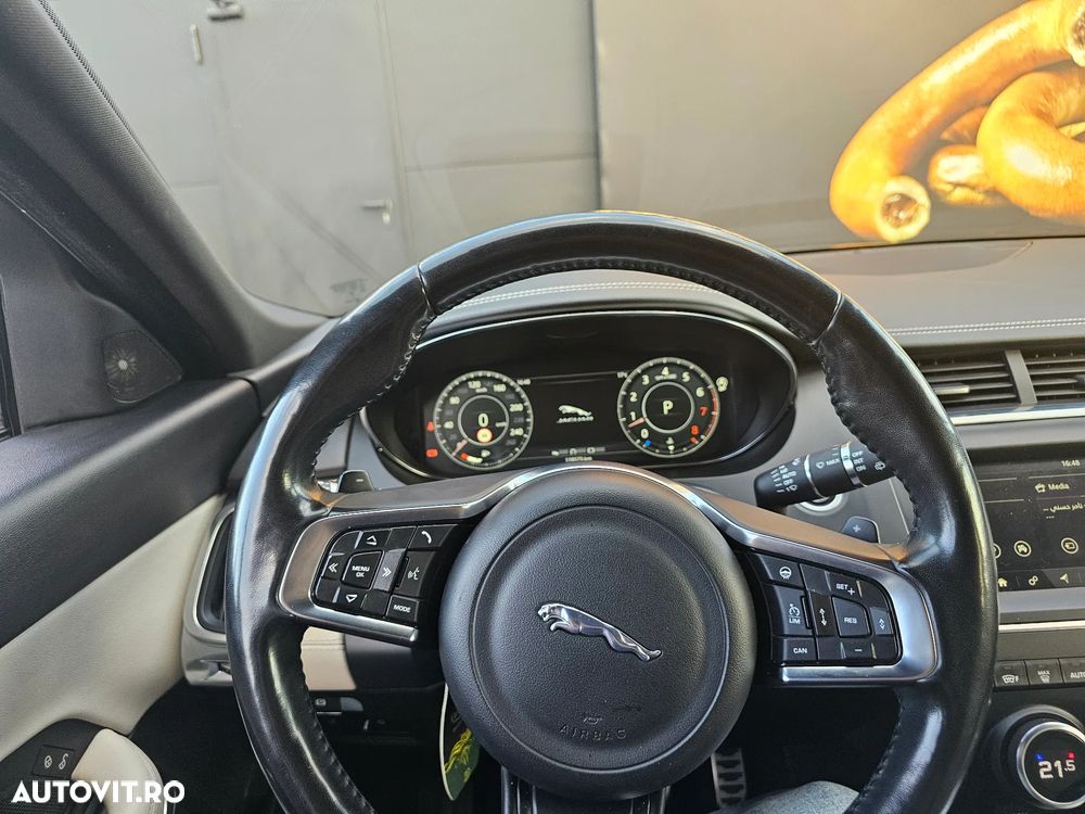 Jaguar E-Pace - 11