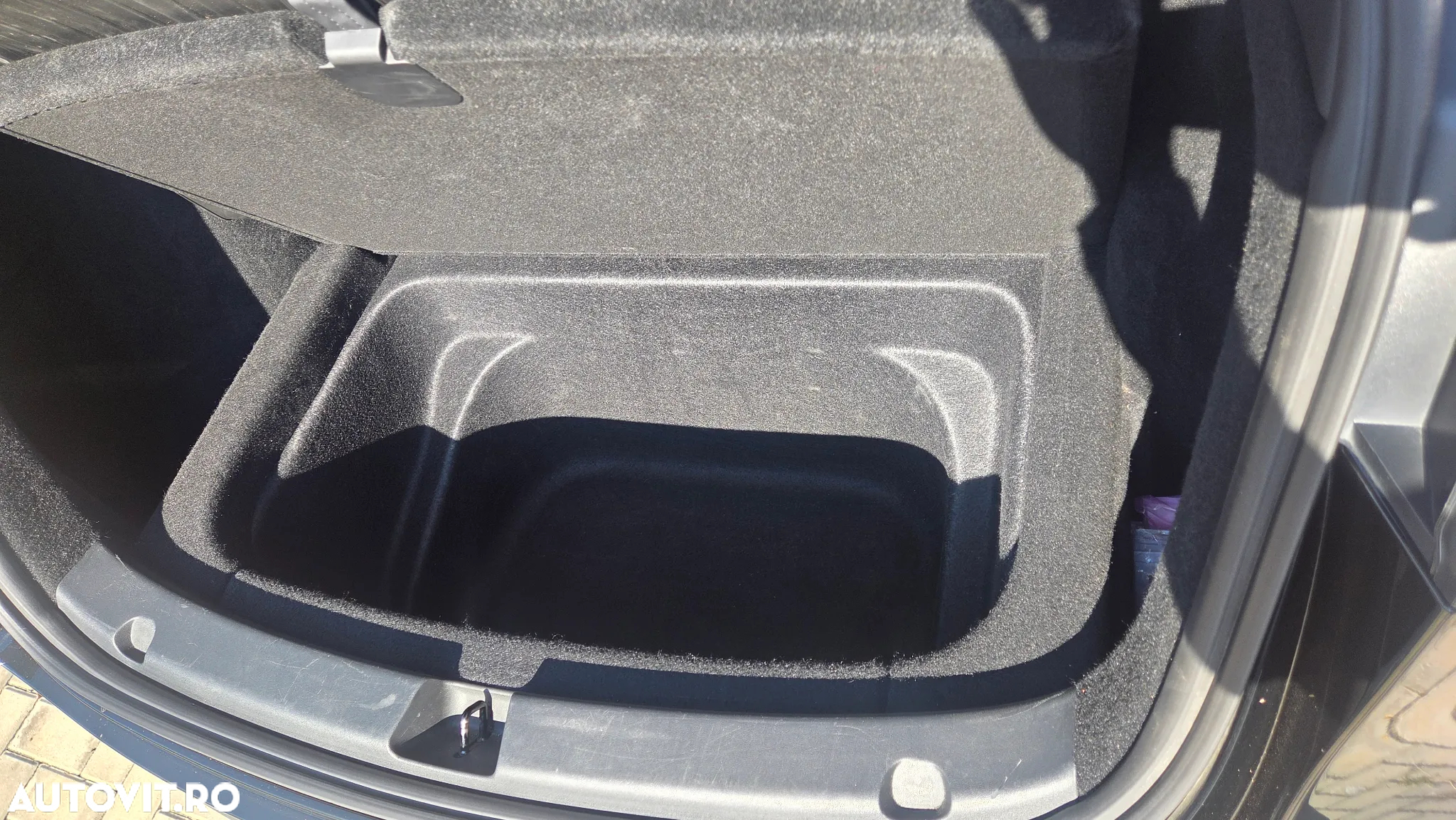 Tesla Model Y Long Range Dual Motor AWD - 7