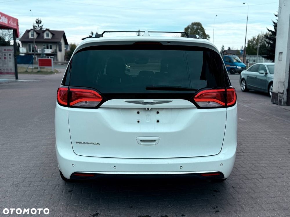 Chrysler Pacifica - 4
