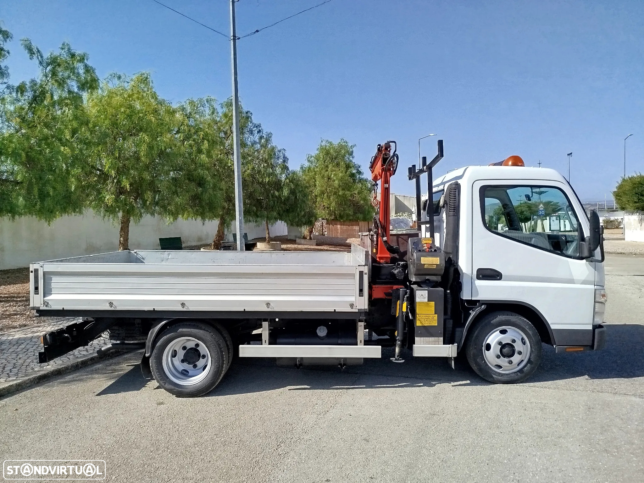 Mitsubishi Canter Fuso Grua - 3