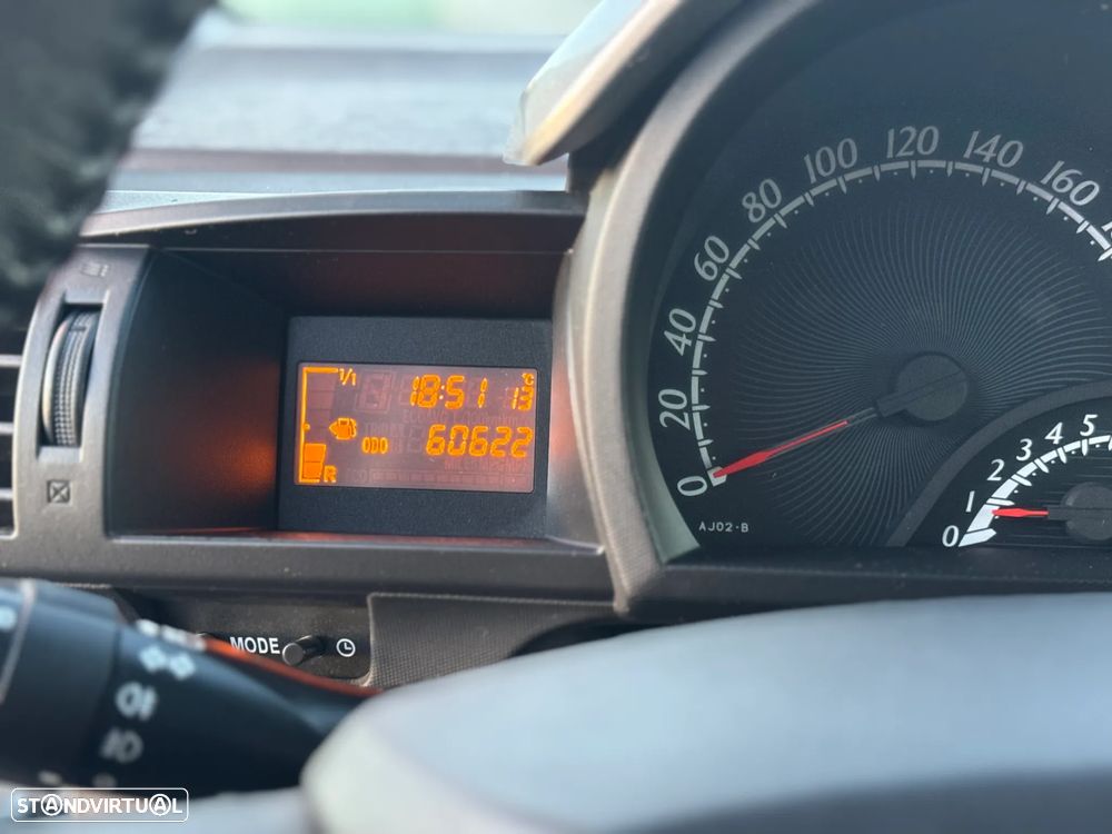 Toyota iQ 1.33 VVT-i 2 NAVI+Bluetooth - 11