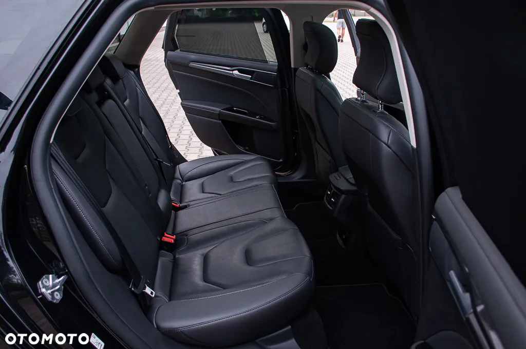 Ford Mondeo 2.0 EcoBlue Titanium - 26