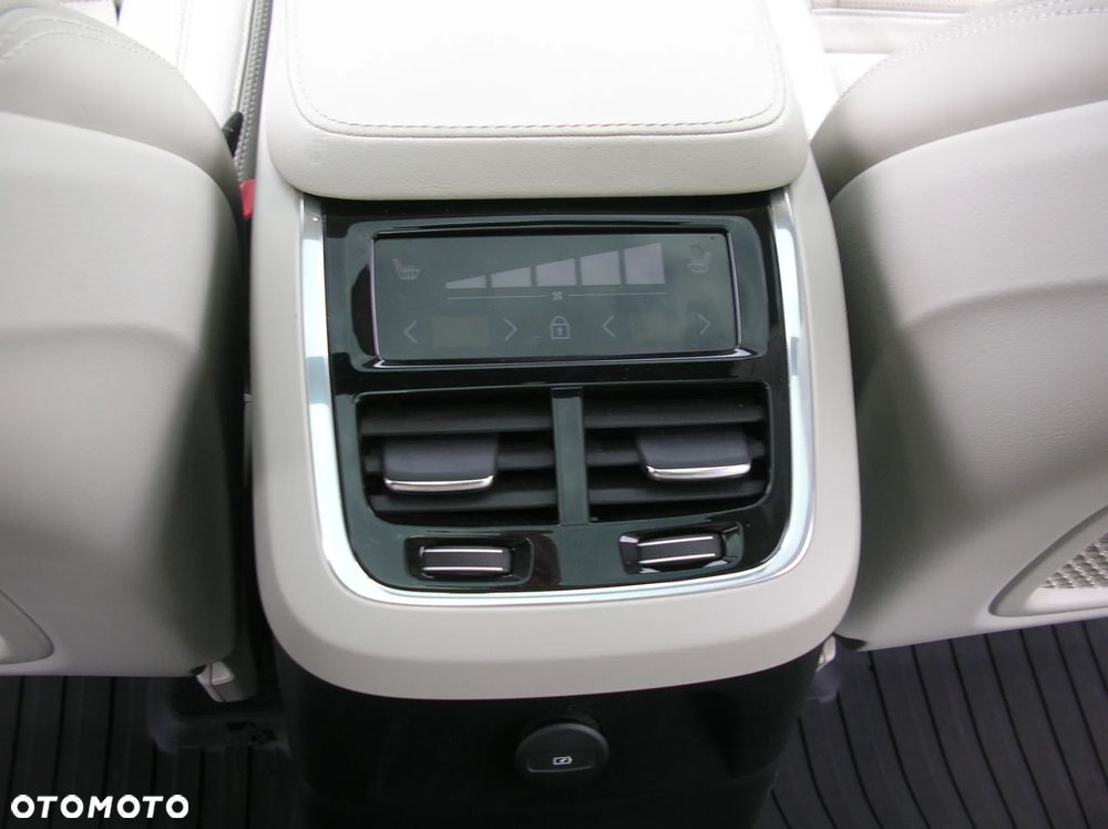 Volvo XC 90 T8 AWD Plug-In Hybrid Ultimate Bright 7os - 24