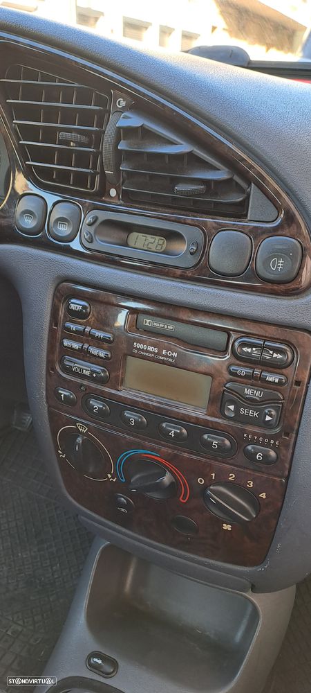 Ford Fiesta 1.25 Ghia - 6