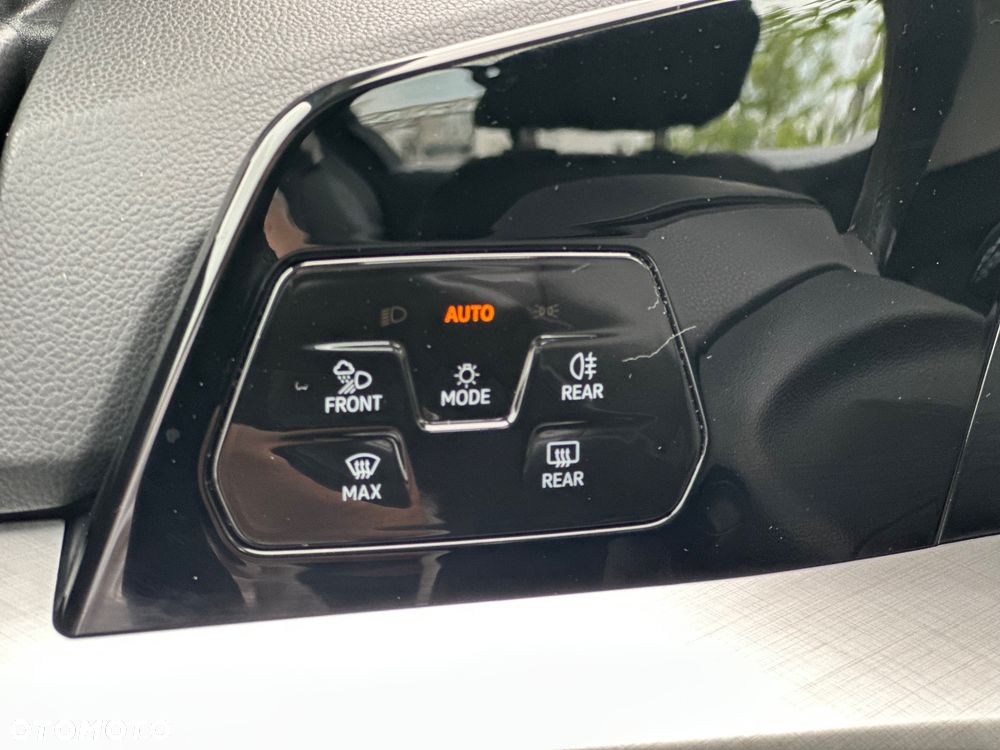 Volkswagen Golf 1.5 eTSI mHEV Life DSG - 24