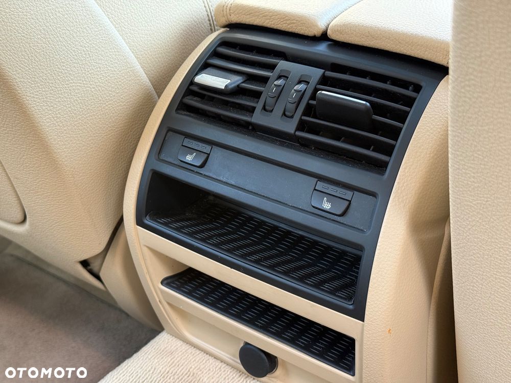 BMW Seria 5 528i xDrive Luxury Line - 15