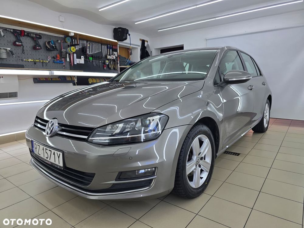 Volkswagen Golf - 1