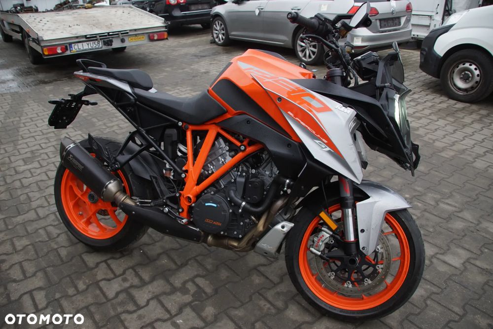 Motocykl na części KTM 1290 SUPER DUKE GT 2019 silnik dekiel osłona zbiornik licznik lagi laga lampa amortyzator felga rama dokumenty siedzenie przełącznik wydech akrapovic błotnik - 14