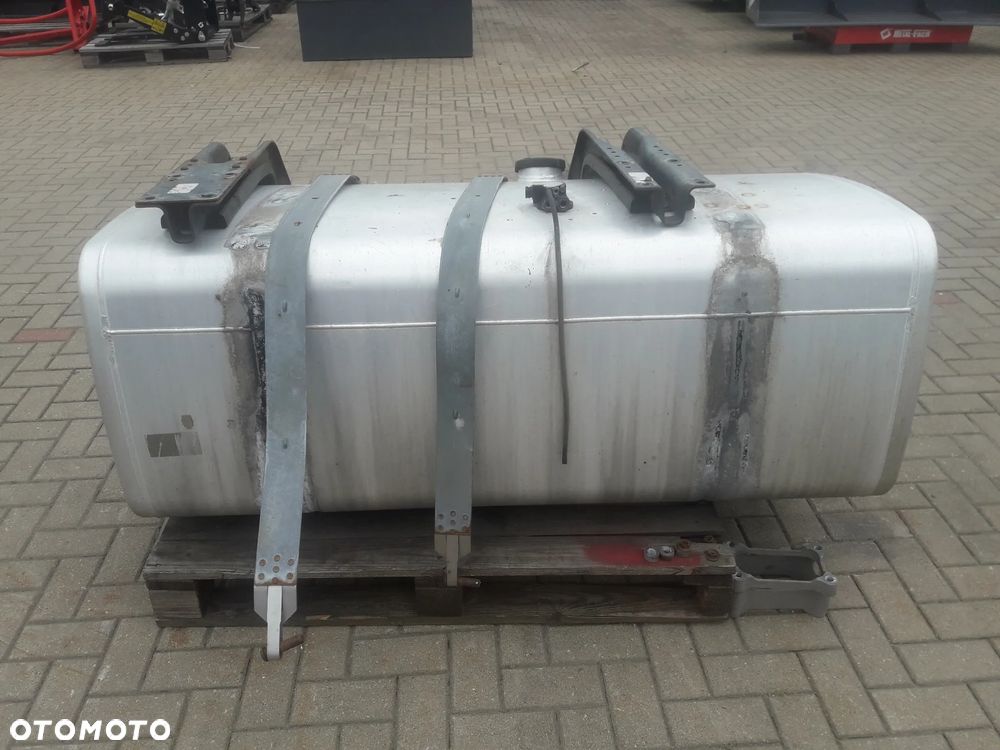 Zbiornik paliwa 650 litrów MAN - 2