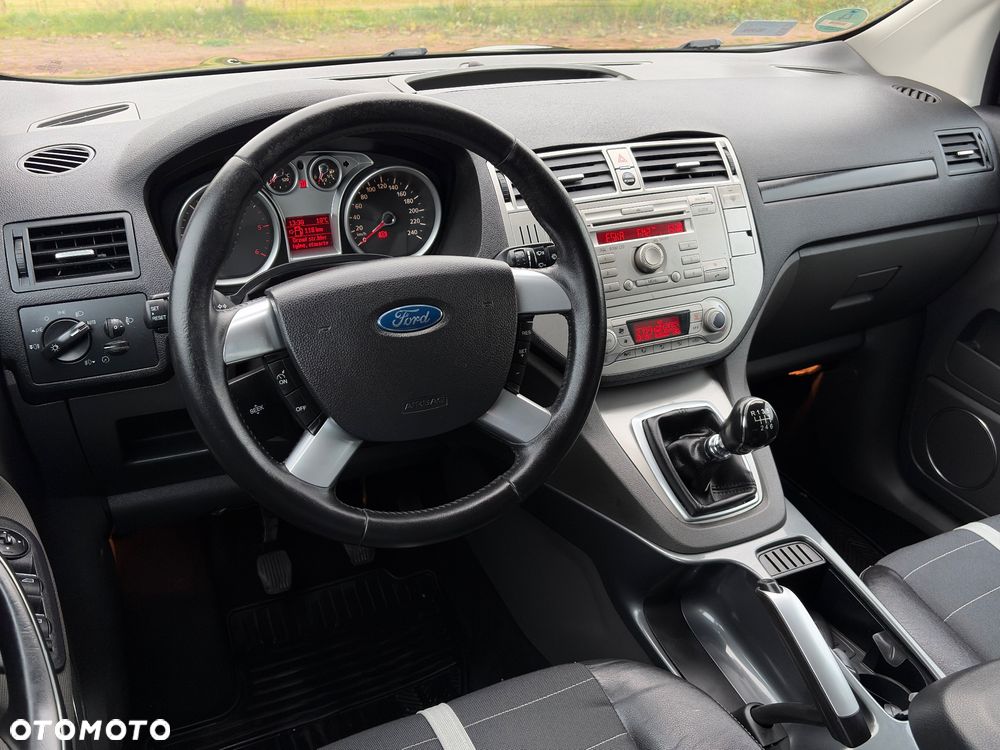 Ford Kuga 2.0 TDCi 2x4 Titanium - 30