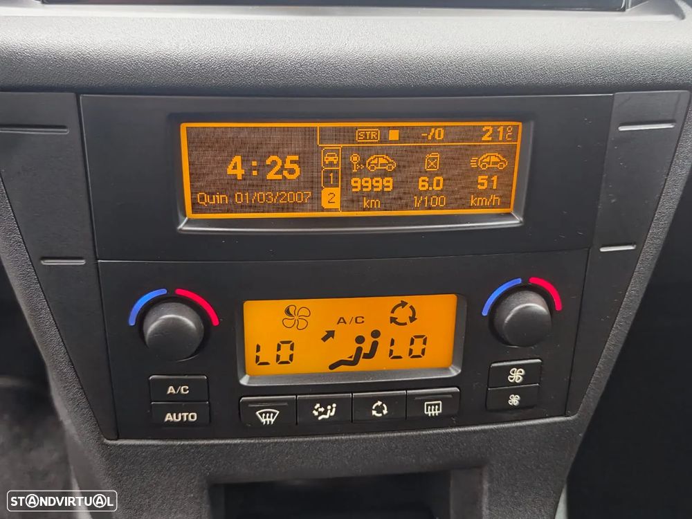 Citroën C4 1.6 HDi Attraction - 12