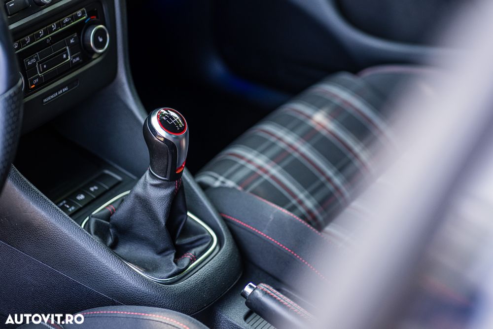 Volkswagen Golf 2.0 GTI - 12
