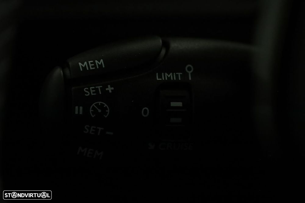 Peugeot 2008 1.2 PureTech Allure EAT8 - 18