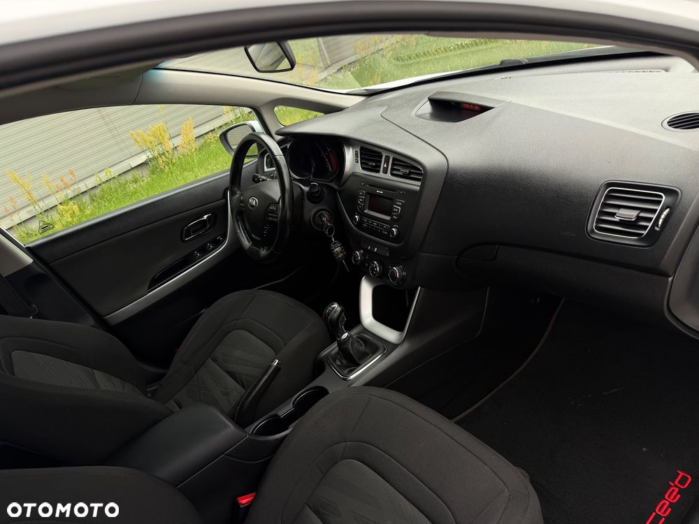 Kia Ceed 1.6 CRDi 128 Spirit - 27