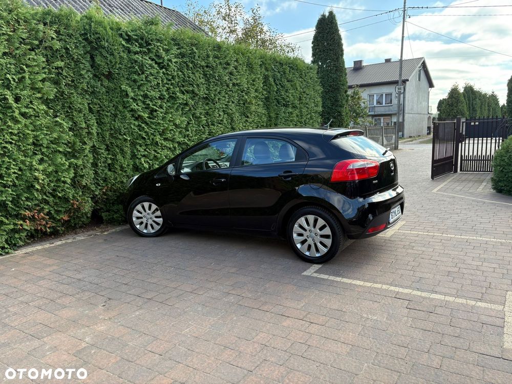 Kia Rio 1.2 L - 6