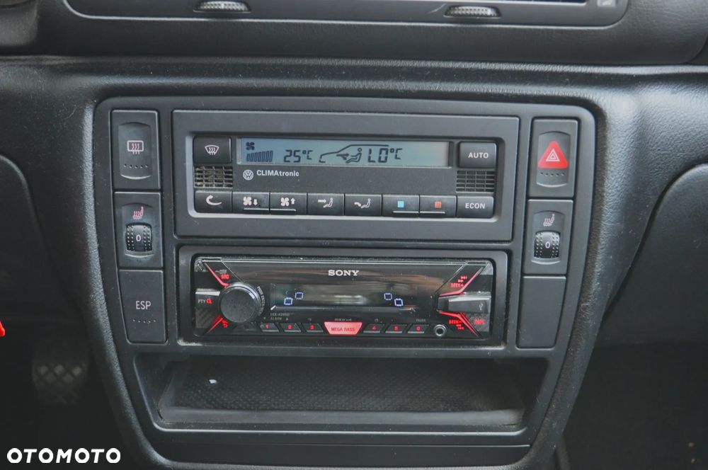 Volkswagen Passat 1.6 Comfortline - 16