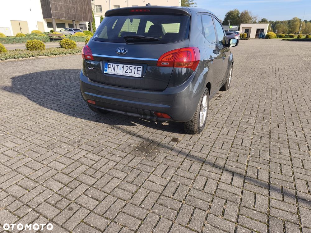 Kia Venga - 17