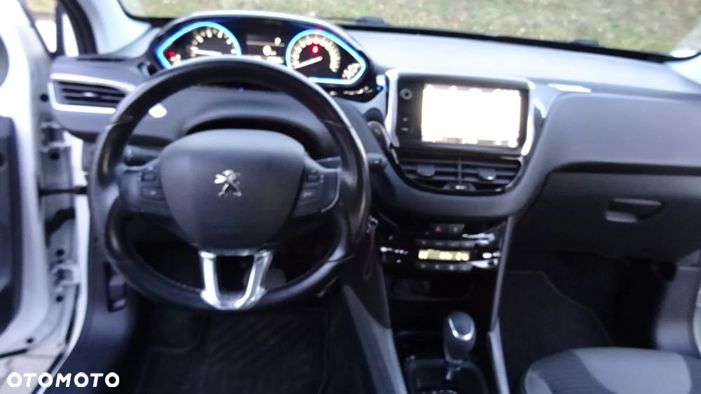 Peugeot 2008 1.2 Pure Tech GPF Allure S&S EAT6 - 14