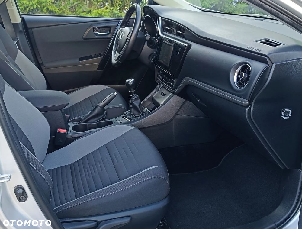 Toyota Auris 1.6 D-4D Executive - 23
