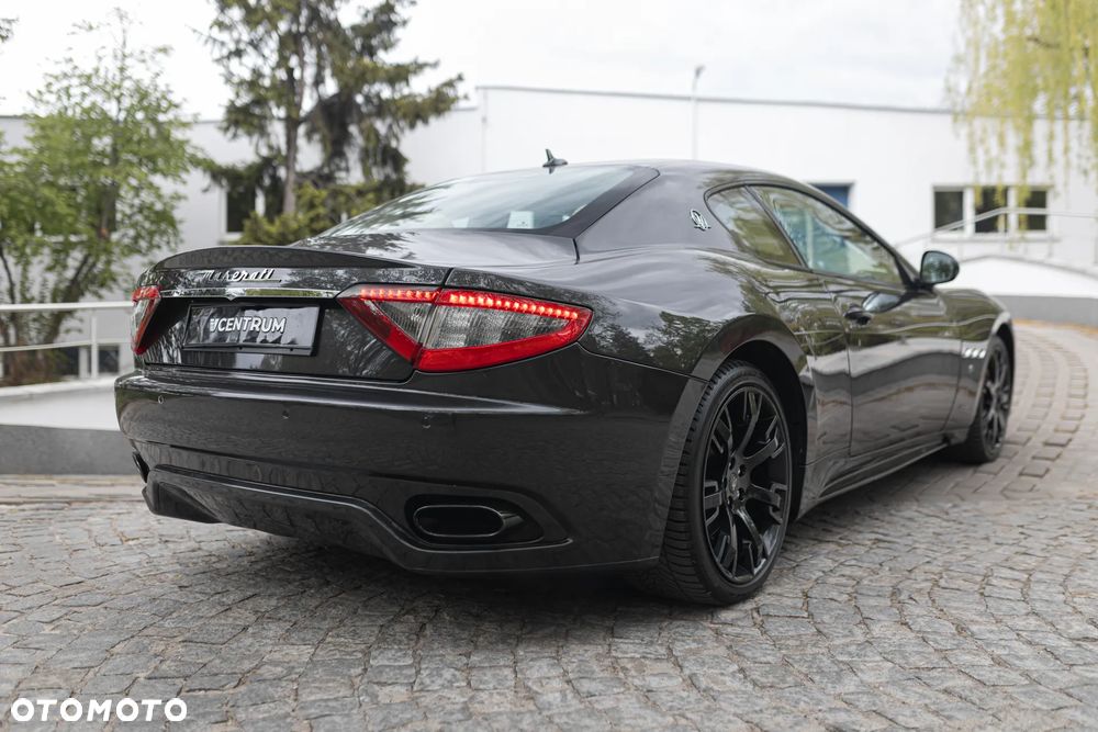 Maserati GranTurismo S - 12