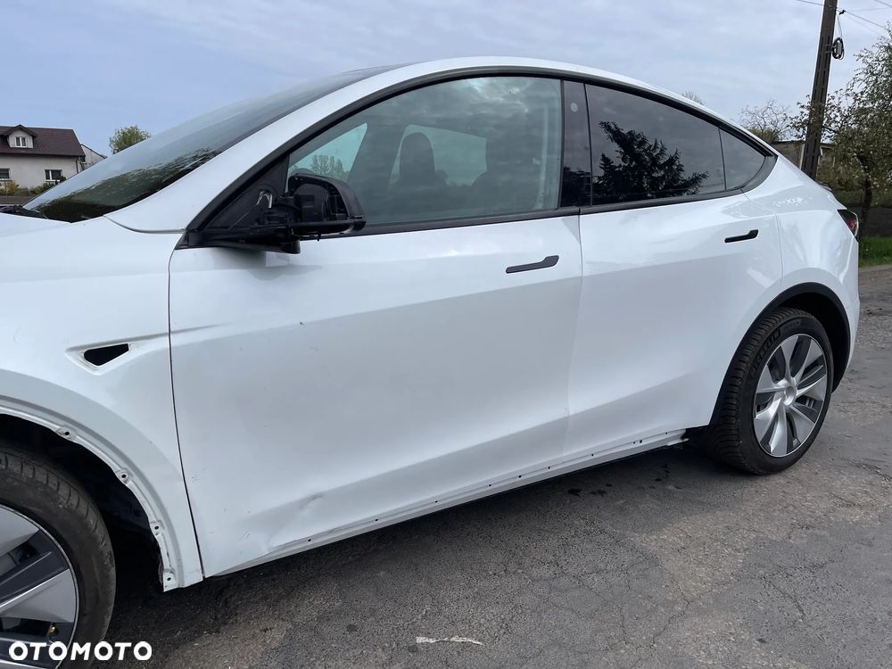 Tesla Model Y Long Range Dual Motor AWD - 37