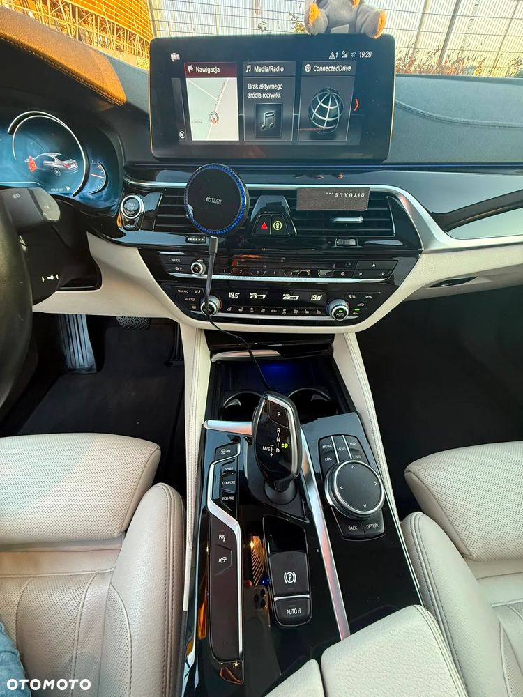 BMW Seria 5 530i Luxury Line - 12