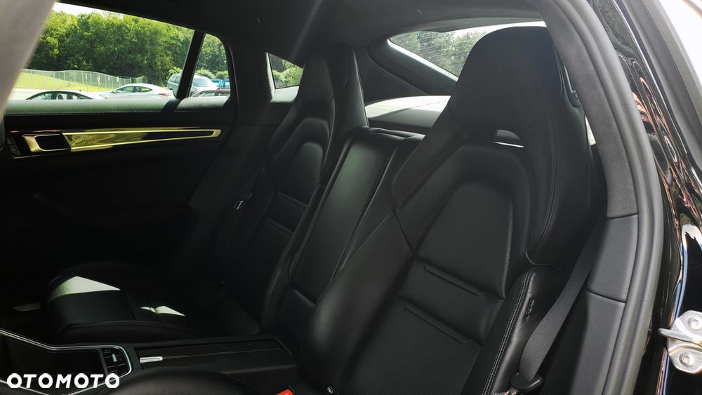 Porsche Panamera - 31