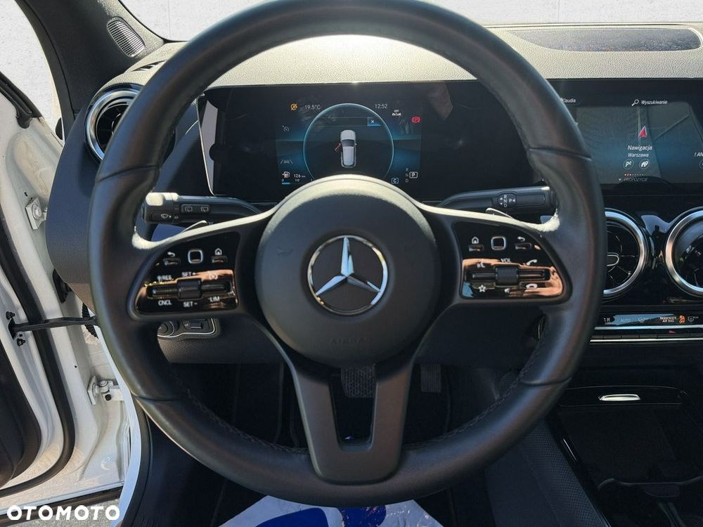 Mercedes-Benz GLA - 16