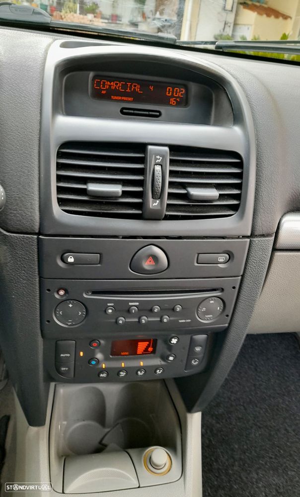 Renault Clio 1.2 16V Expression - 13