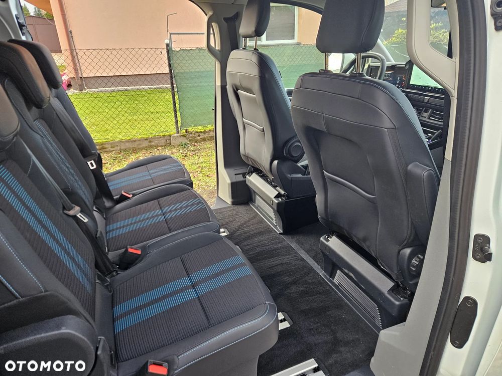 Ford Tourneo Custom - 30