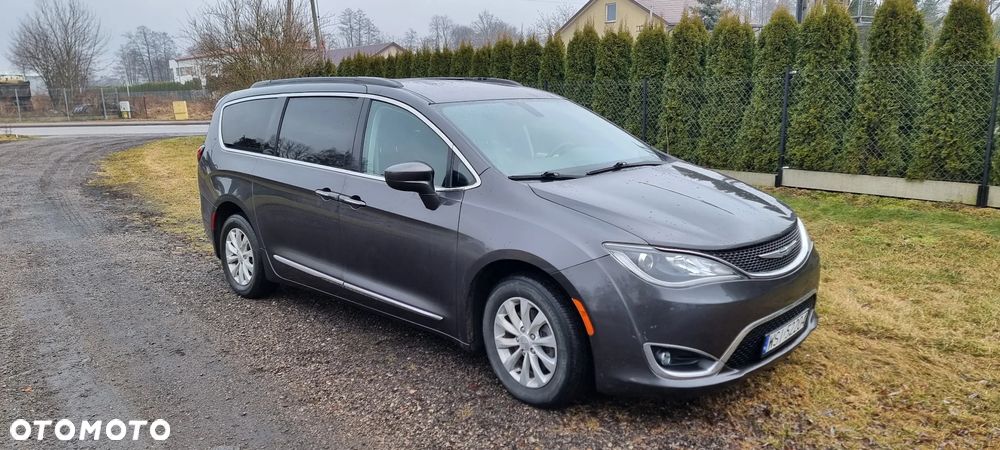 Chrysler Pacifica - 4