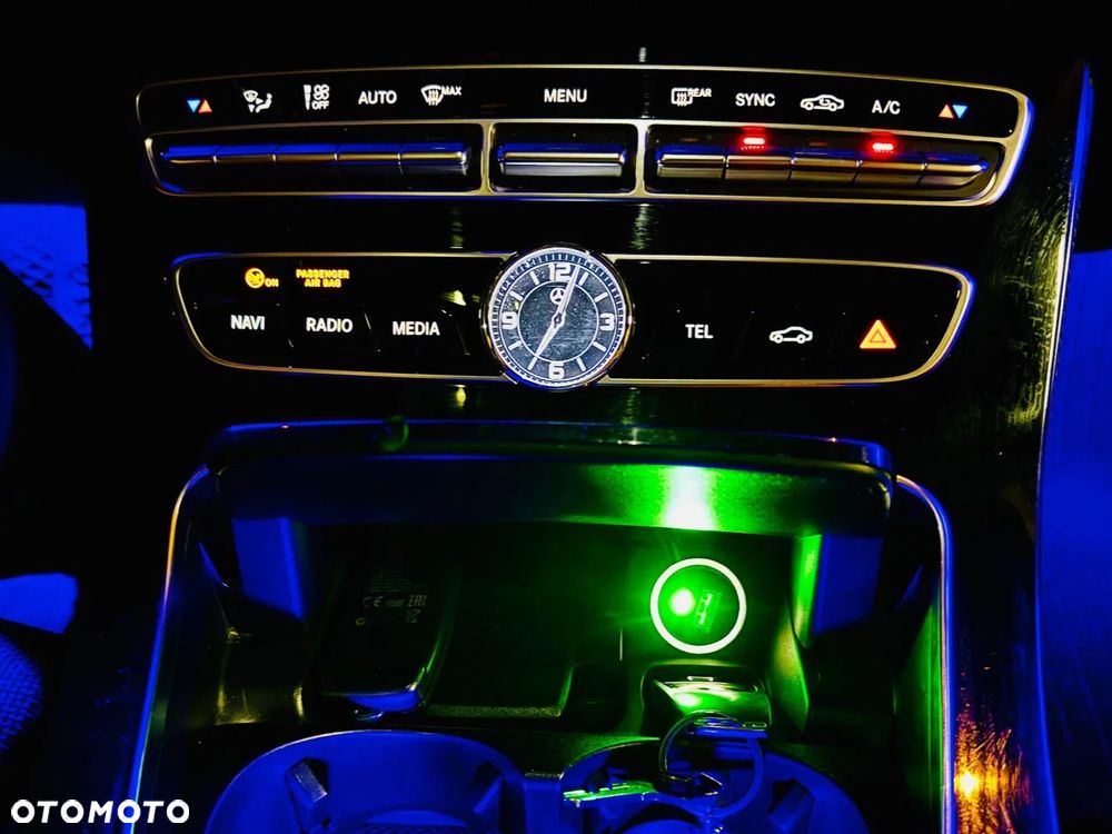 Mercedes-Benz Klasa E 220 d T 9G-TRONIC Avantgarde - 19